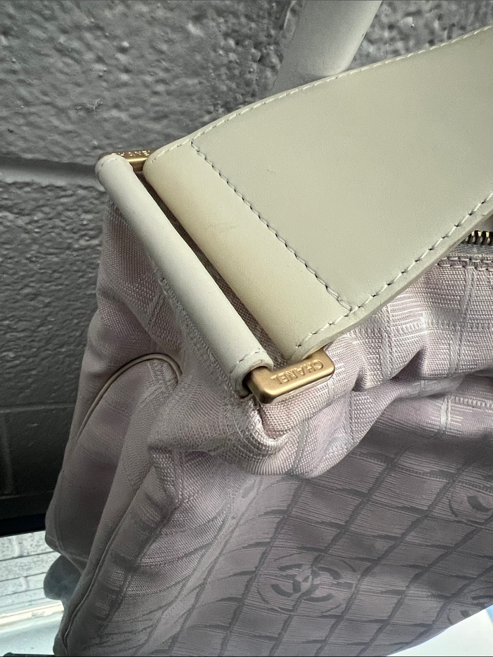 LARGE TRAVEL CHANEL Light Pink Shoulder Bag with Cream Strap - Picture 4 of 7